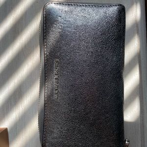 Michael Kors Wallet/Wristlet